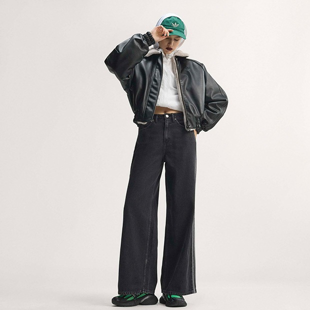 レディース ハイライズ ワイドレッグ デニム パンツ　トゥルーブラックデニム　