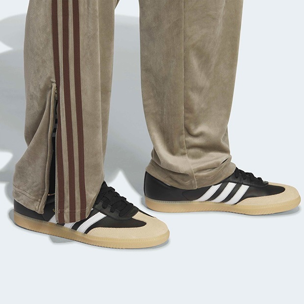 アディカラー FB TP ベロア トラックパンツ　クレイ　