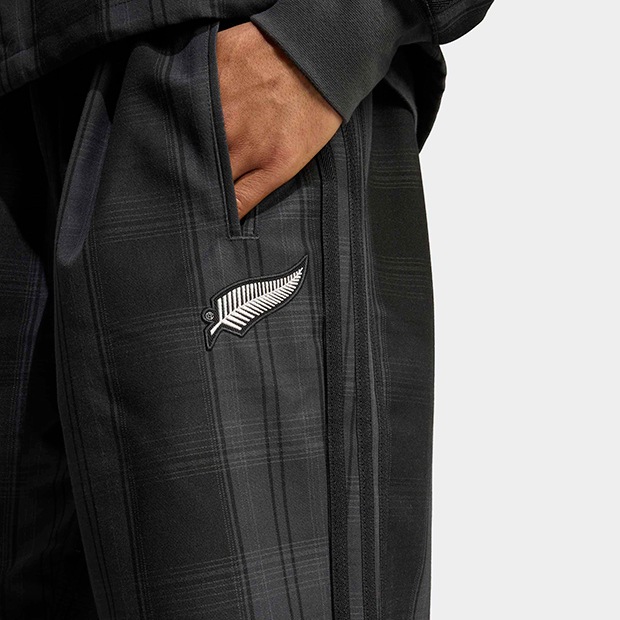 アディダス オリジナルス & オールブラックス ファイヤーバード