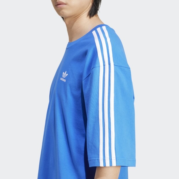 アディダス Tシャツ ブルー Vネック オーバーサイズ サイドスリット B132 アディカラー オーバーサイズ半袖Tシャツ ブルー ｜すべての商品