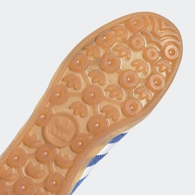 ガゼル インドア   GAZELLE INDOOR    mbv22　ブルーフュージョン×フットウェアホワイト×ゴールドメタリック 　