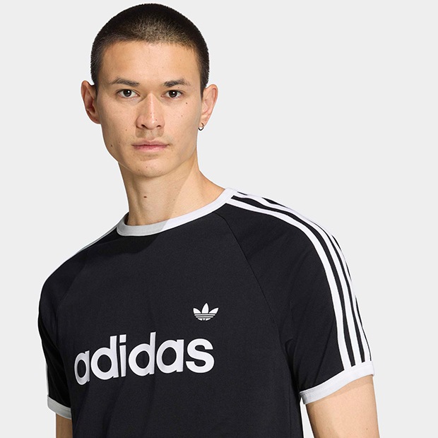 メンズ アディカラー スリーストライプス スリム リンガー Tシャツ メンズ アディカラー スリーストライプス スリム リンガー Tシャツ