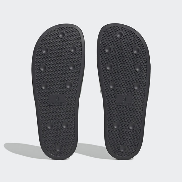 アディレッタ サンダル Slides lyy69　サプライヤーカラー×サプライヤーカラー×カーボン　