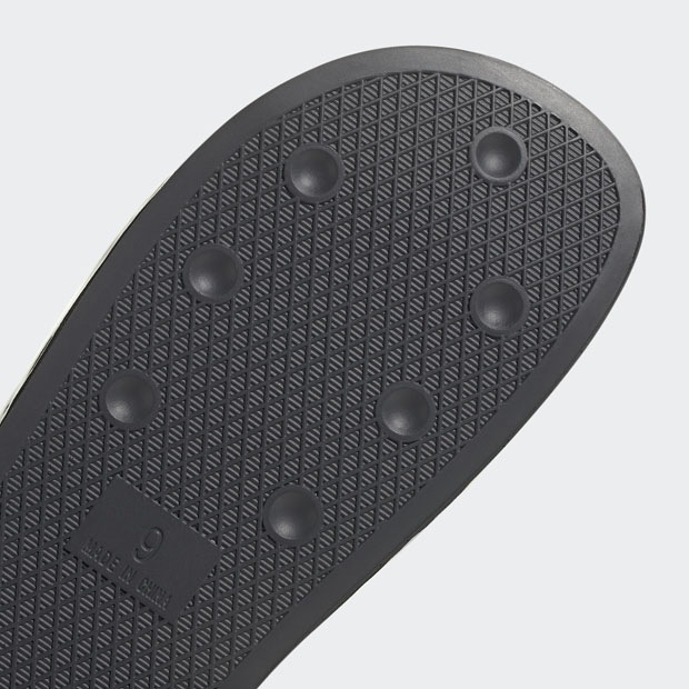 アディレッタ サンダル Slides lyy69　サプライヤーカラー×サプライヤーカラー×カーボン　