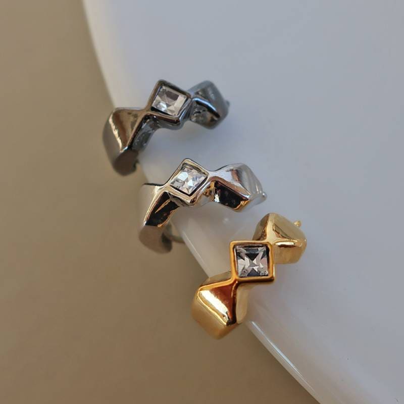 小ぶりサイズが上品なプチフープイヤリング ノンホールピアス