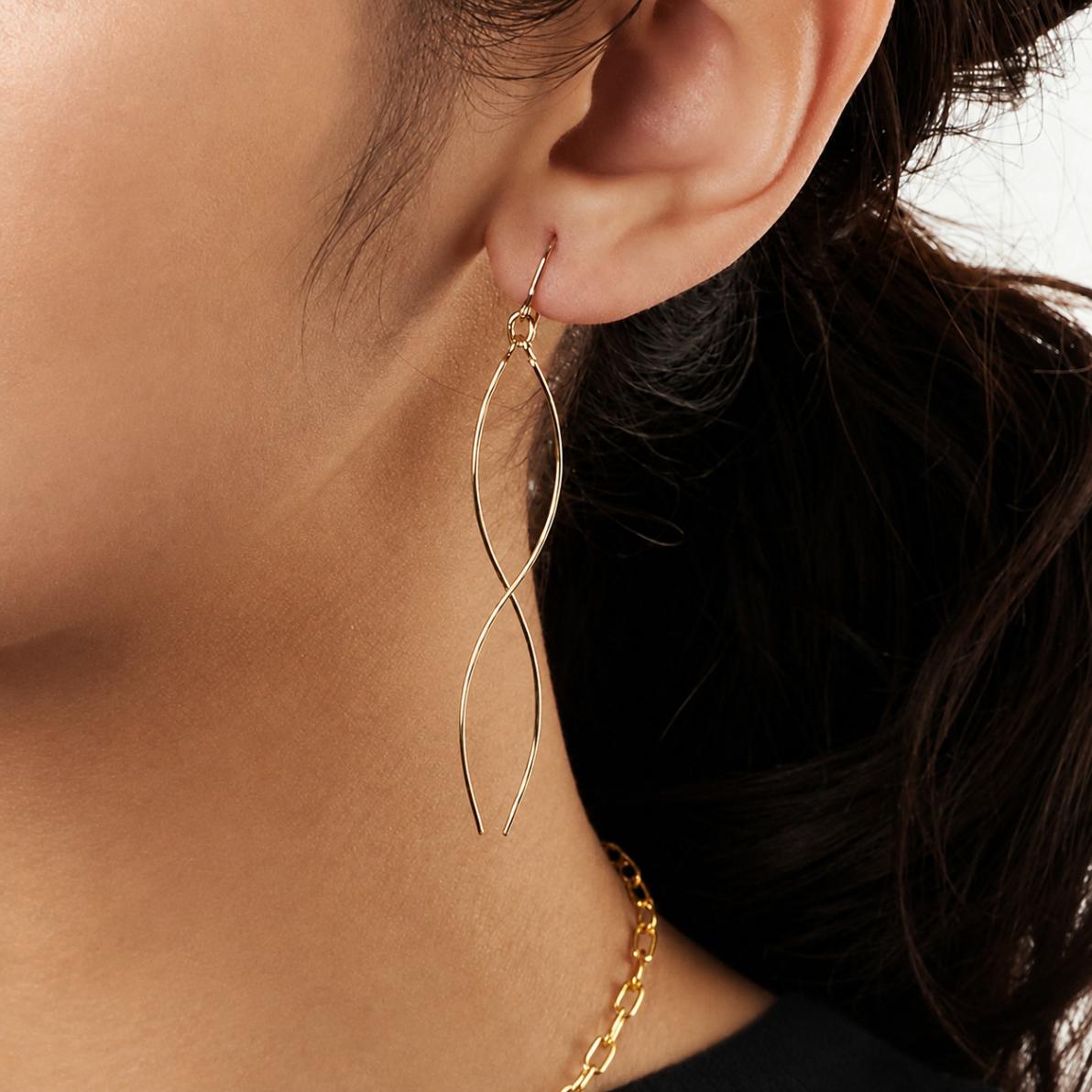 Swing Line Pierce / Earrings｜日本製 揺れる華奢ライン フックピアス