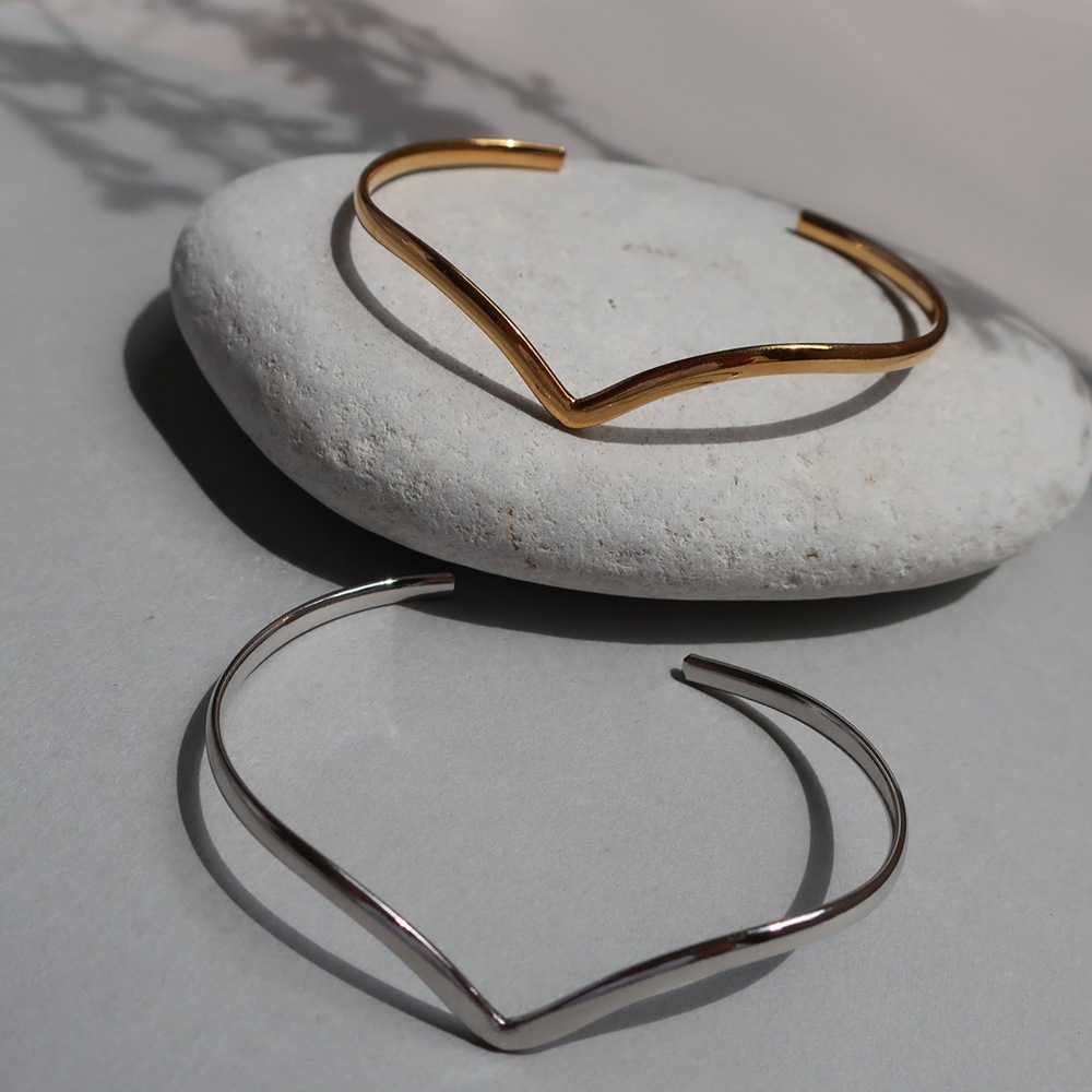 日本製 V字 ライン シンプル バングル K18GP | ブレスレット・バングル