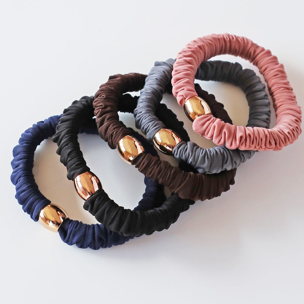 結ぶだけで雰囲気ある仕上がりに。マットサテンゴム・シュシュ