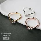 日本製 手元まで知的な印象を授ける、2石のV字リング|指輪