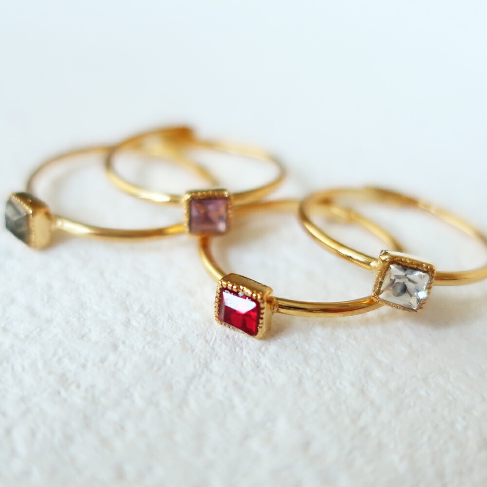 送料無料 日本製 K18 クラシカルカラーストーンミル加工スクエアリング