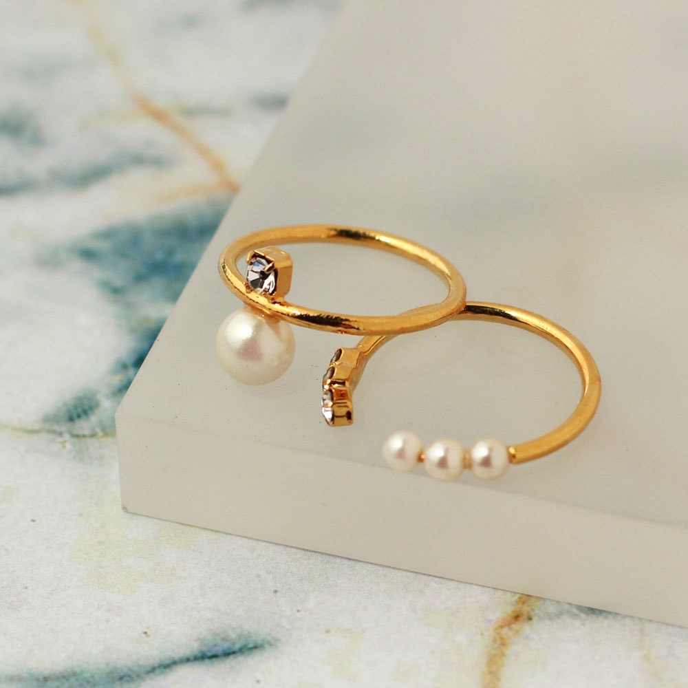 ゴールドラインに飾られたパール＆ビジューの選べるデザインリング
