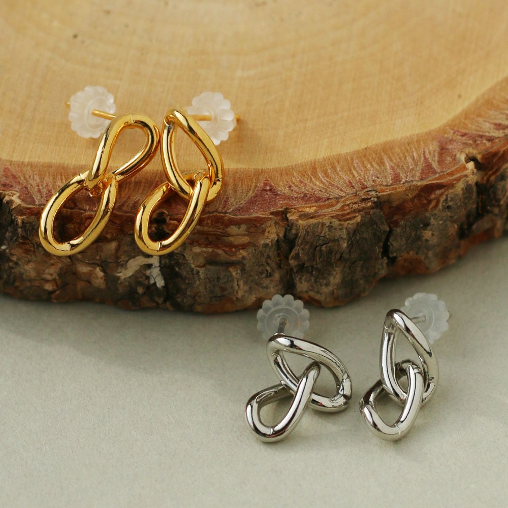 ひねりを効かせたオーバル2連チェーンが揺れるピアス | ピアス,フープ