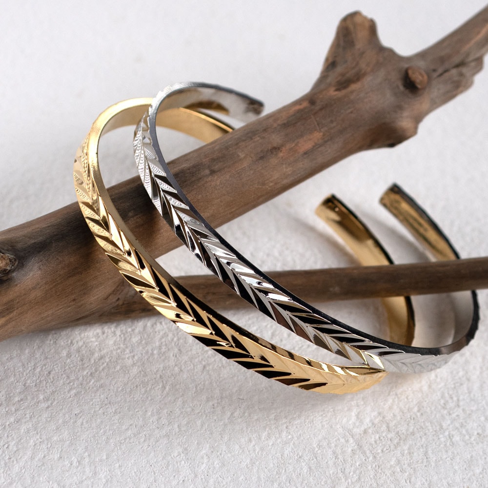 日本製 職人の技際立つダイヤカット/リーフカットバングル
