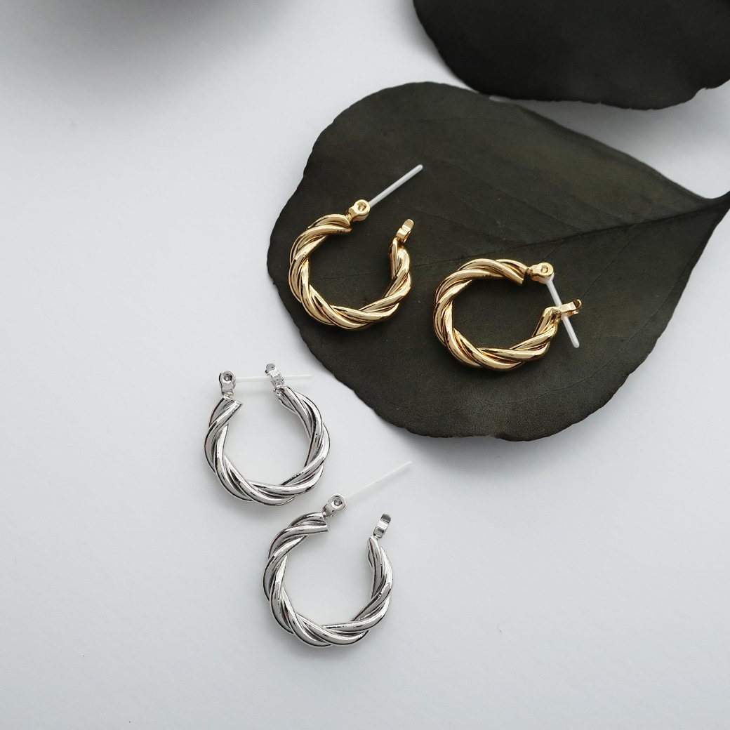 ｔａｍａ☆彡❤️ 14kgfピアス 日本製 セラミック ピアス 金属アレルギー対応ピアス ツイスト フープ