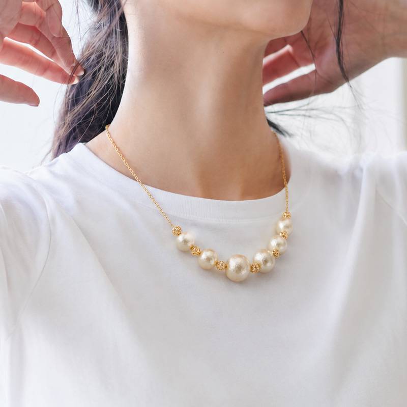 Lace Ball Cotton Pearl Necklace｜透かしボールが華やぐコットン