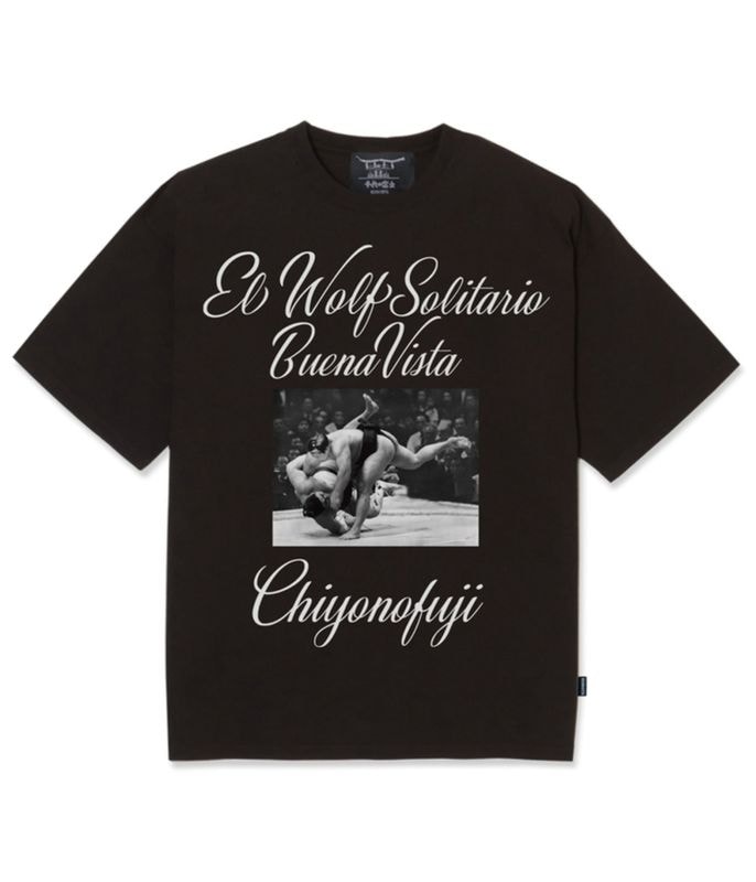 千代の富士×BUENA VISTA / El wolf solitario tee tres【BLACK】