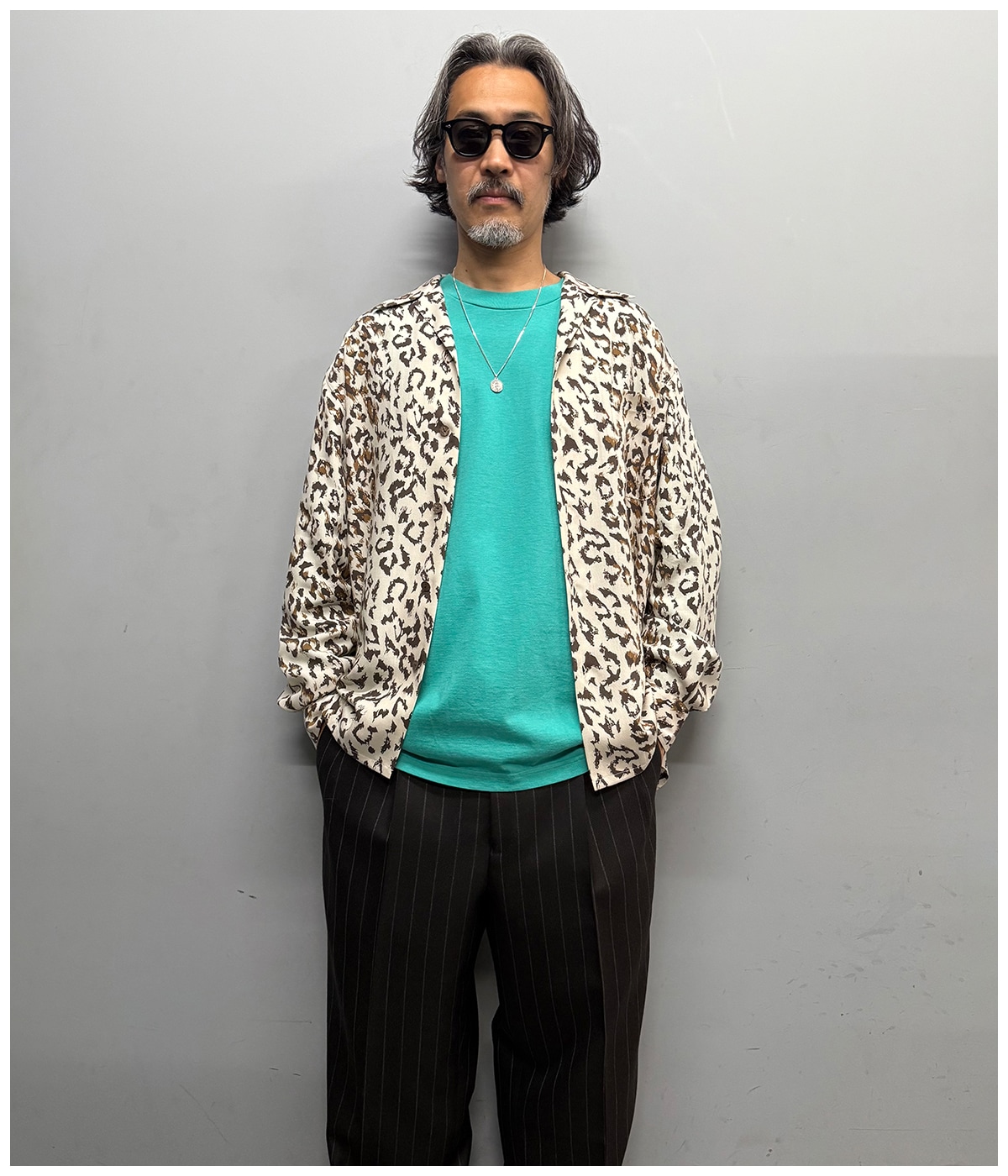 DORMEUIL / STRIPED PLEATED TROUSERS (TYPE-1) -GRAY STRIPE-【BLACK