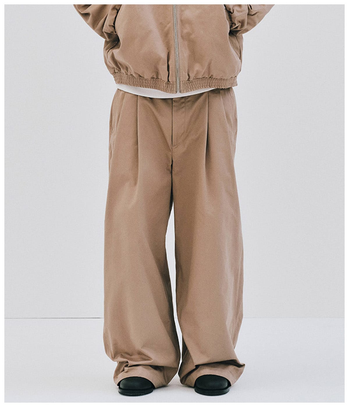 Cotton Twil 2 Tuck Trousers【BEIGE】