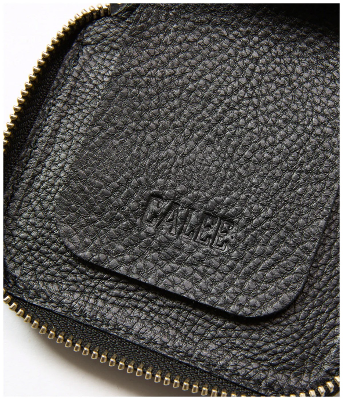 PLANE LEATHER ZIP MULTI WALLET -STUDS CHARM-【BLACK】｜CALEE