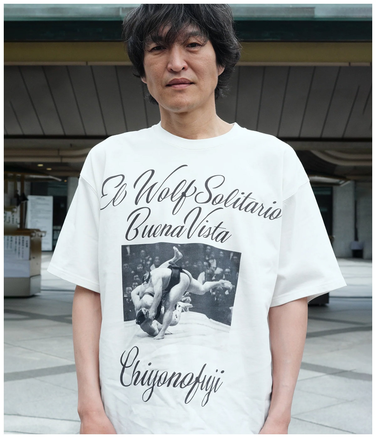 千代の富士×BUENA VISTA / El wolf solitario tee tres【WHITE】