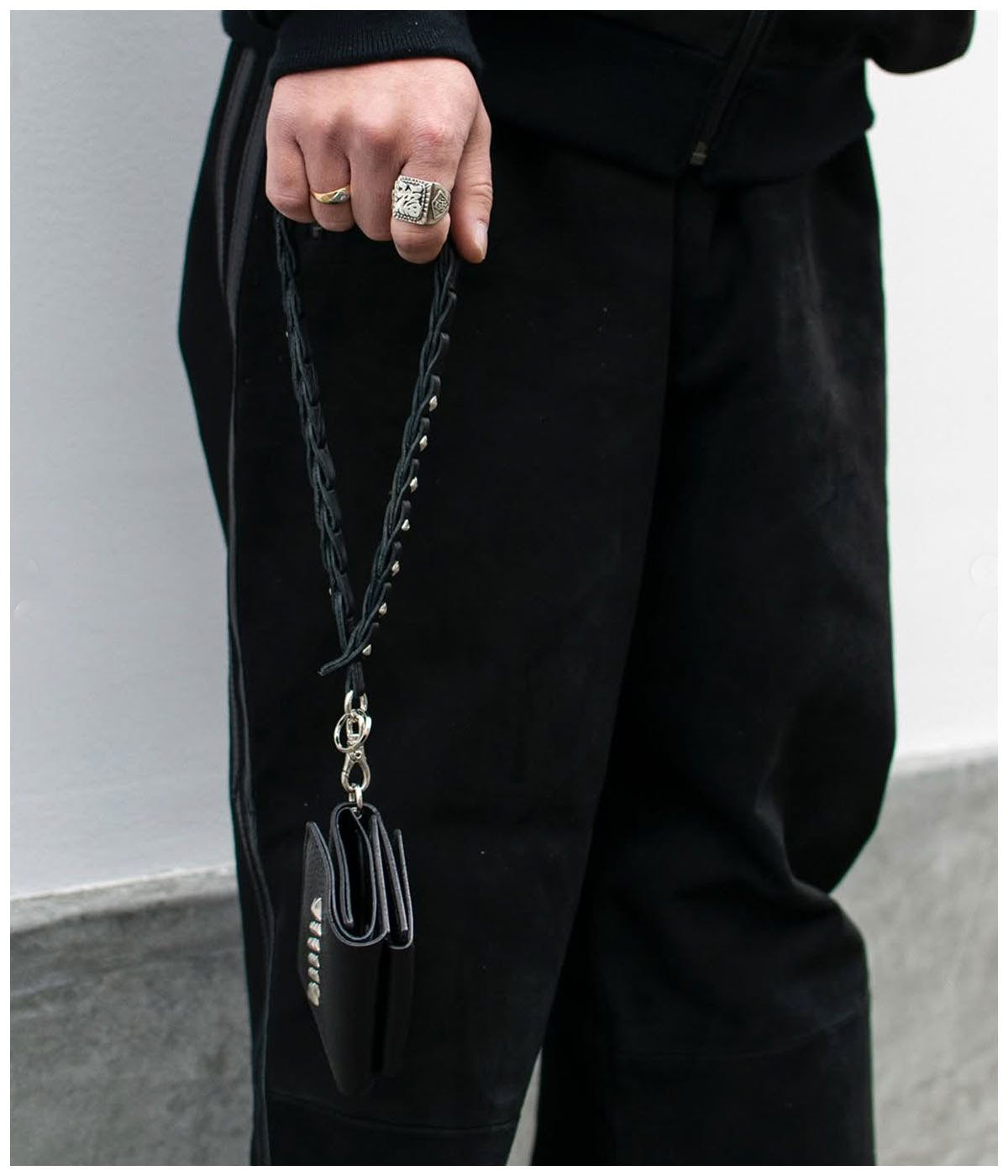 STUDS LEATHER MULTI WALLET【BLACK】