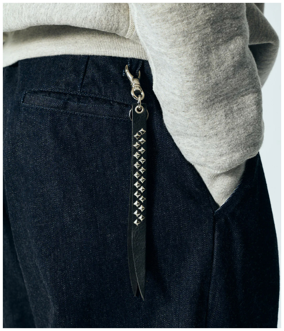 STUDS LEATHER SHORT KEY RING【BLACK】