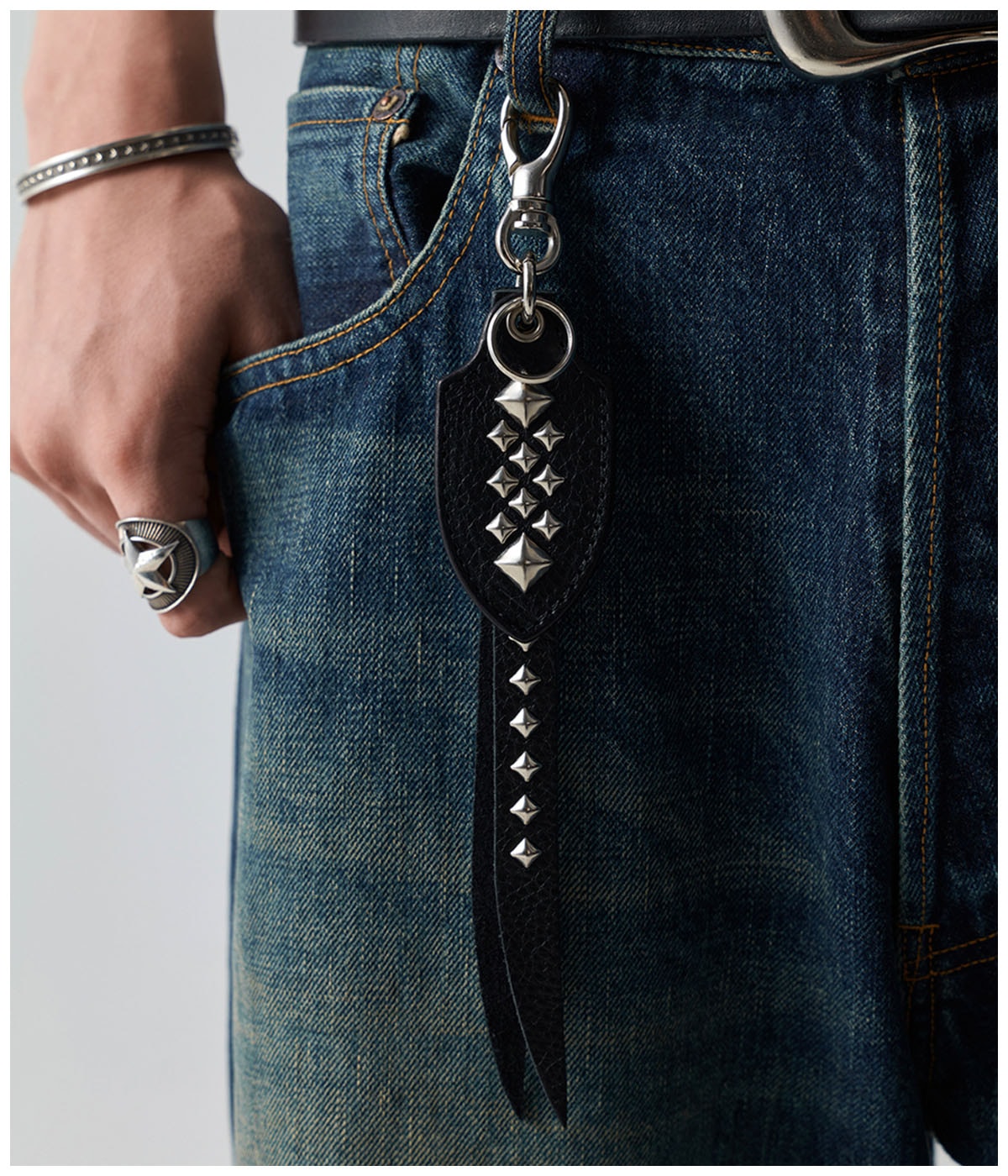 STUDS LEATHER SHORT KEY RING【BLACK】｜CALEE｜MELTING POT（正規