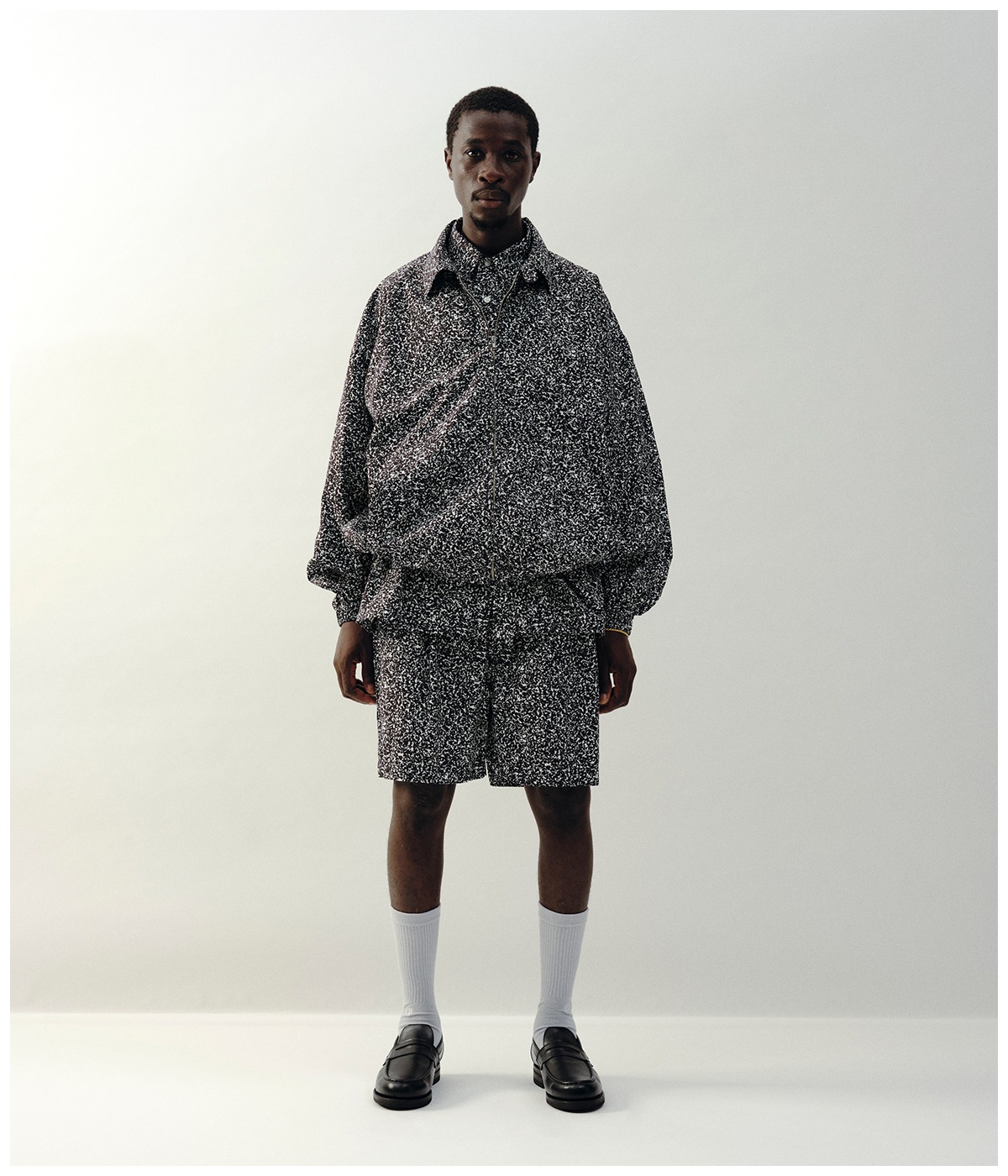 Allover Printed Broad 2 Tuck Easy Shorts【BLACK】｜COOTIE