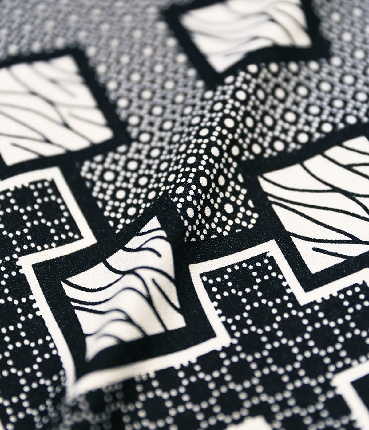 GEOMETRIC PATTERN AMUNZEN CLOTH S/S SHIRT【WHITE/BLACK】｜CALEE