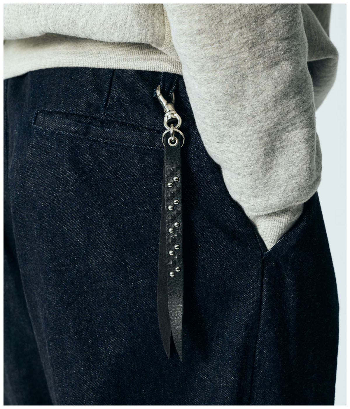 ROUND & PYRAMID STUDS LEATHER SHORT KEY RING【BLACK】