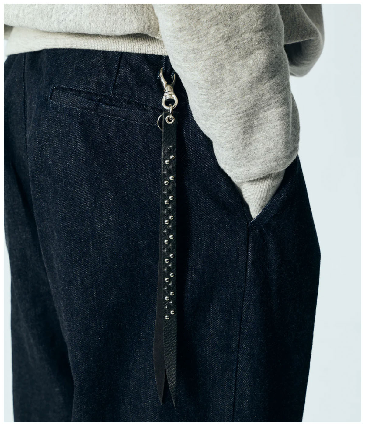 ROUND & PYRAMID STUDS LEATHER LONG KEY RING【BLACK】