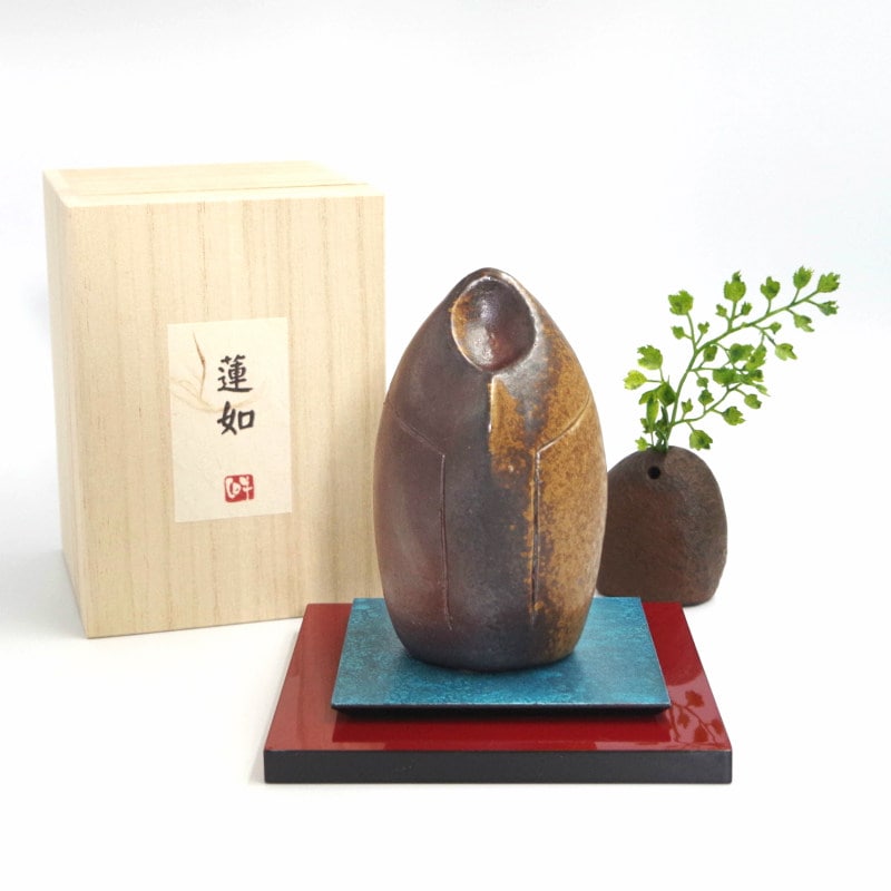 手元供養用ミニ骨壷 備前焼オブジェタイプの分骨壷 「蓮如」敷板・一輪挿し付
