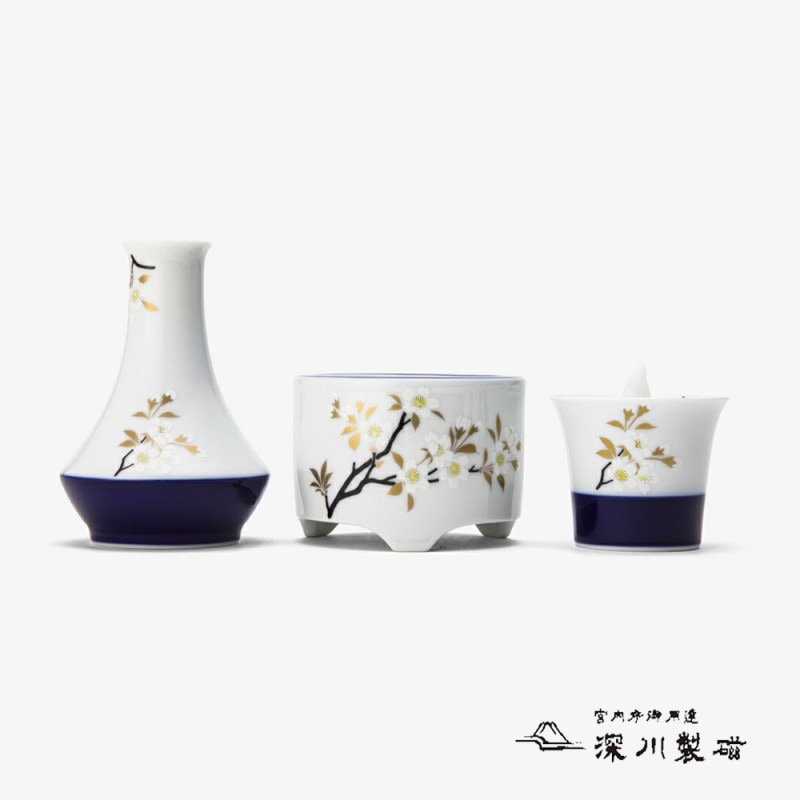 花生、線香立、ロウソク立の3具足がセットになった瑠璃さくら絵付けの３点セット 深川製磁製　三具足『瑠璃さくら』仏具３点セット