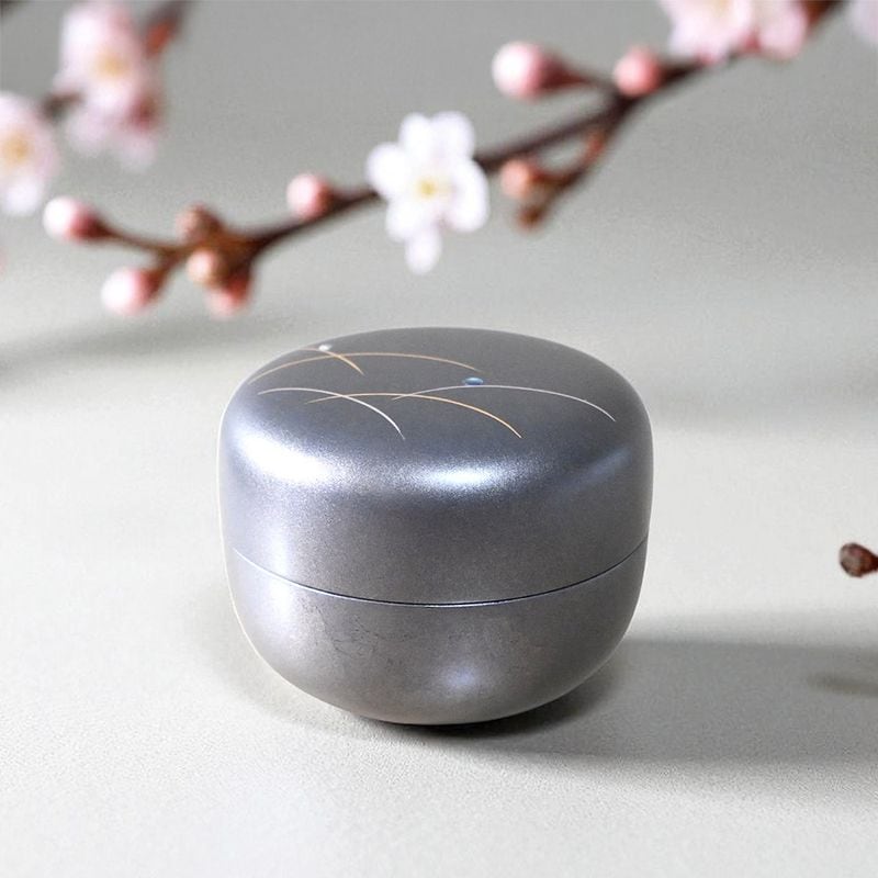 木製分骨ミニ骨壷【こころ・露芝（つゆしば）】モダンな現代蒔絵と螺鈿を施したネジ式漆塗りの日本製分骨用骨壷
