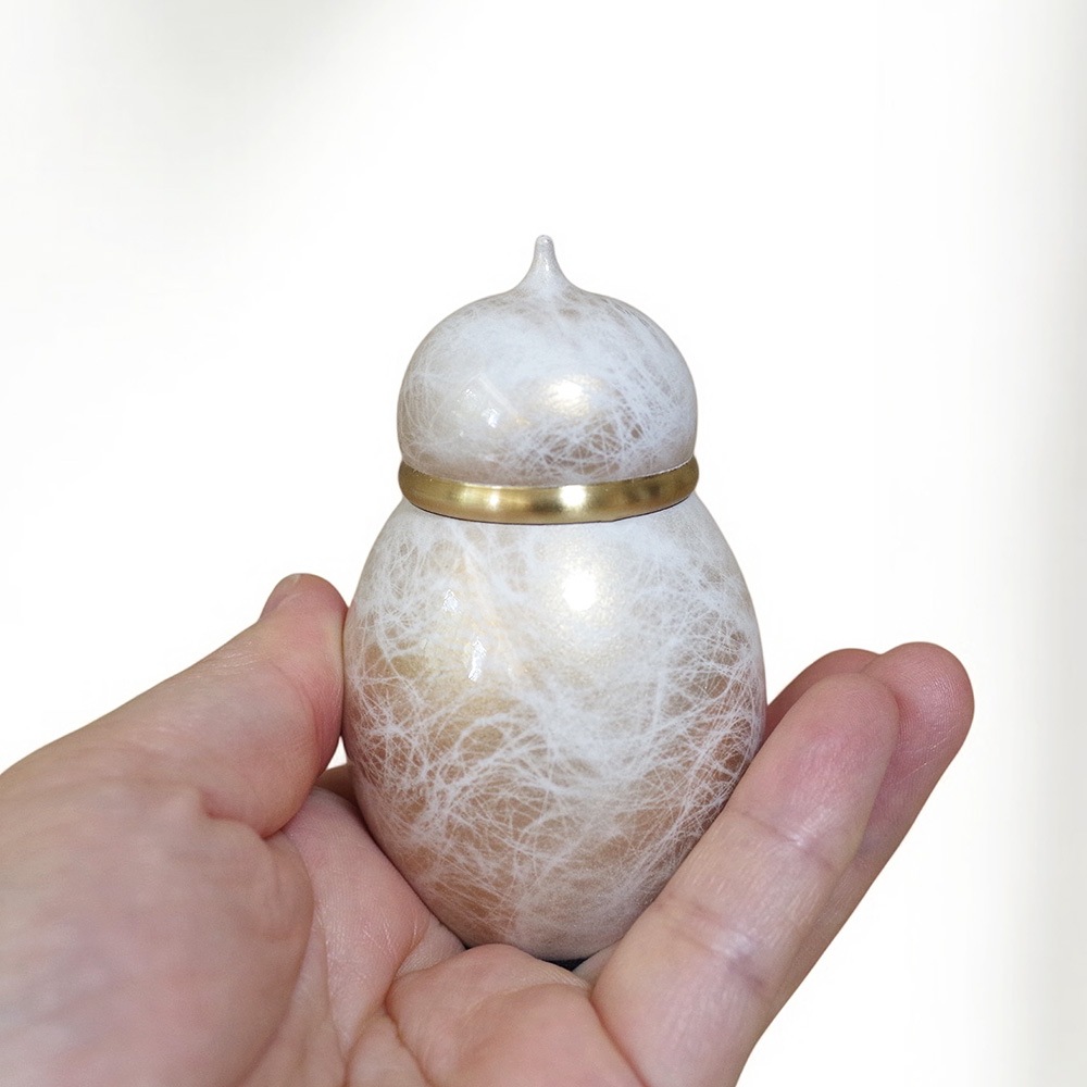 【手元供養】 金属製ミニ骨壷SHIN　モクレン ～安心に高岡仏具 made in japan～