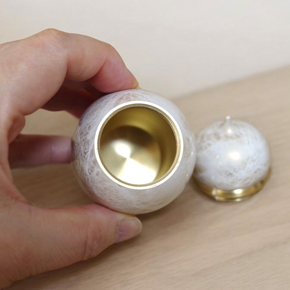 【手元供養】 金属製ミニ骨壷SHIN　モクレン ～安心に高岡仏具 made in japan～