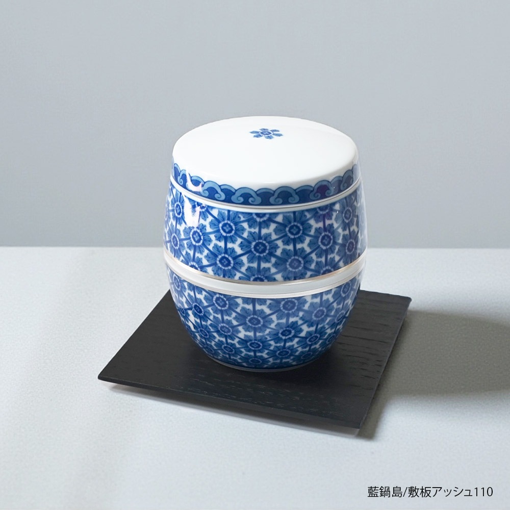 有田焼の骨壷有田焼 手元供養用 分骨骨壷 明治伊万里 [藍鍋島] ～あい