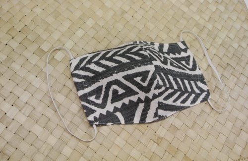 トロピカルマスク　Kapa IkaIka カパ イカイカ（アイボリー/チャコール）