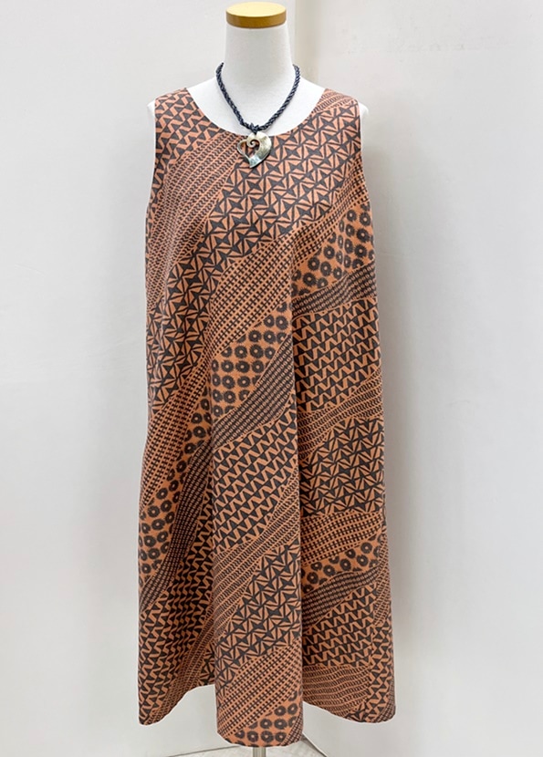 メネフネオリジナルワンピース 　M-551　Kapa wiwo'ole カパ ヴィヴォ オレ　［テラコッタ］　