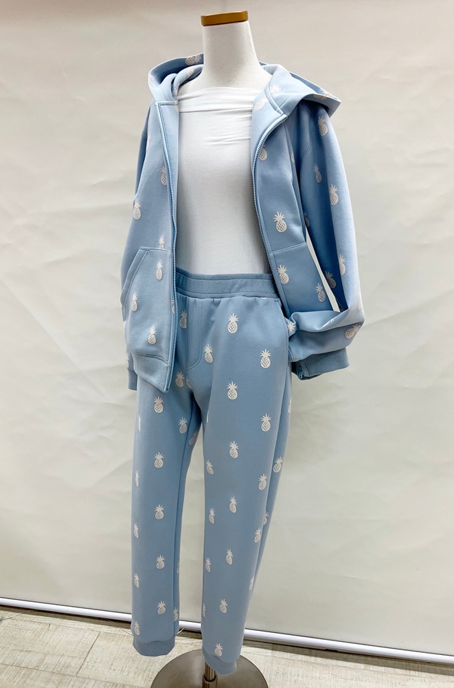 お揃いのパーカもございます。