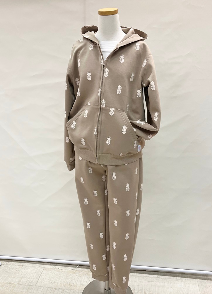 お揃いのパーカもございます。