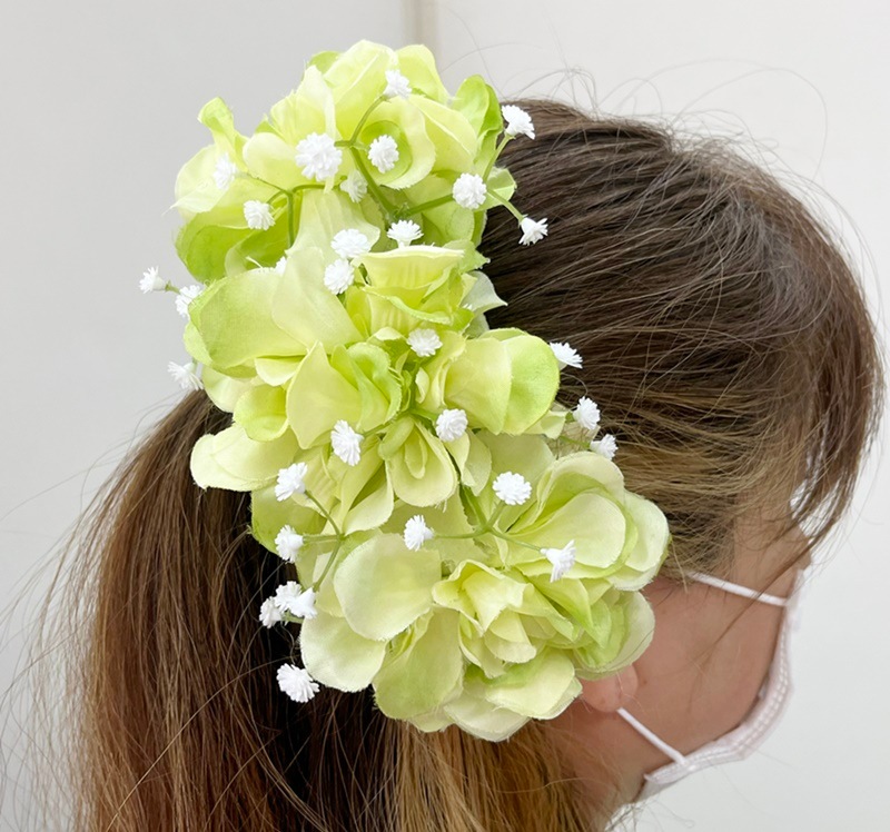 【かすみ草】アッカ　ヘアクリップ 2025年のスタートにふさわしい。ヘアクリップで新しい私を