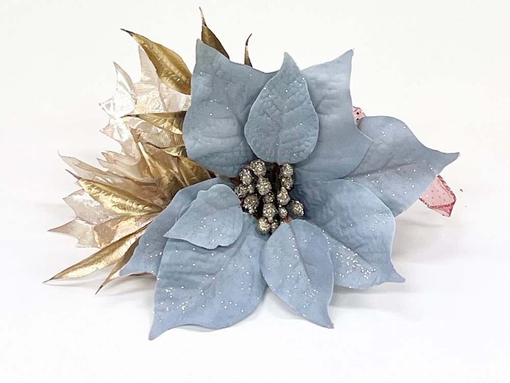【プレミアムヘアクリップ】ブルーポインセチア（金ヒイラギの葉とリボン）