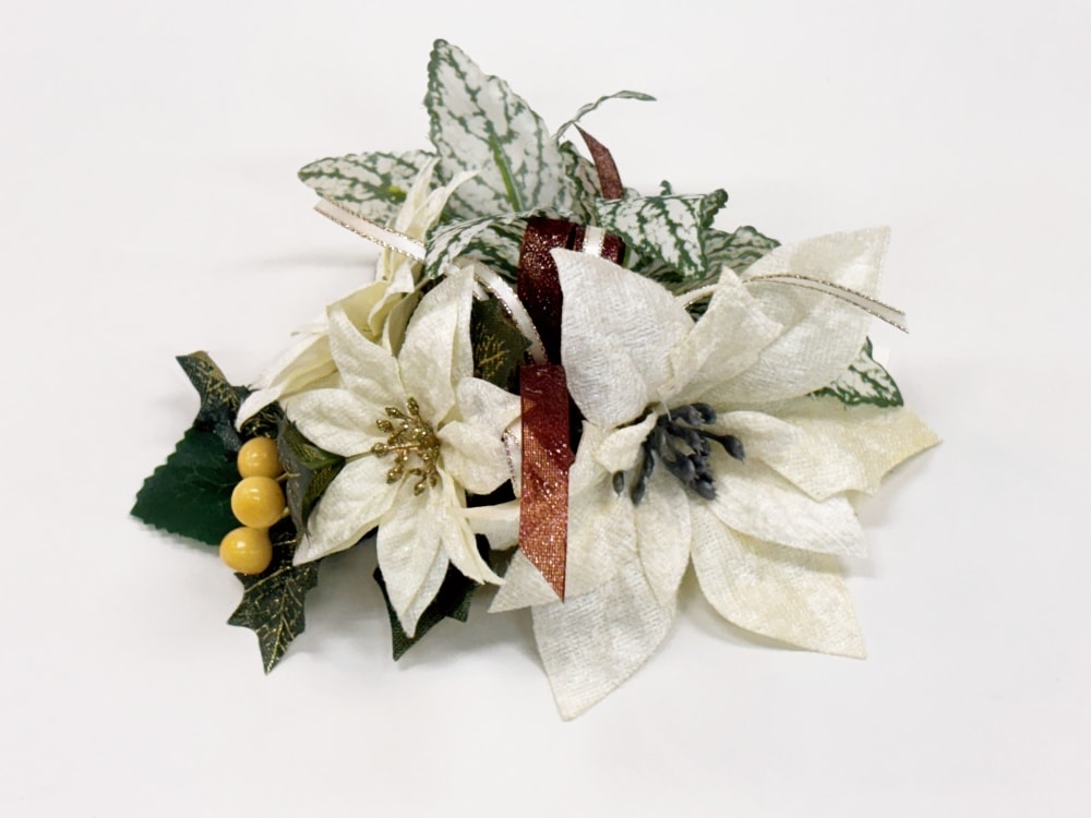 【プレミアムヘアクリップ】白ポインセチアと白い実のクリップ（茶リボン）