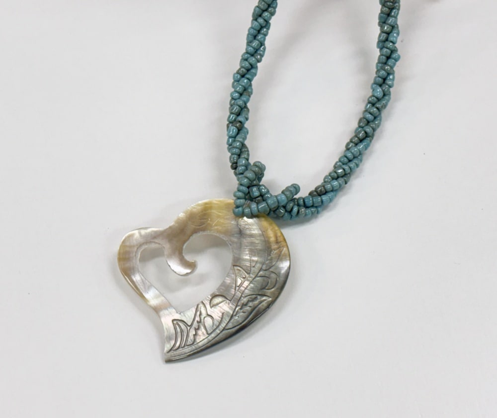 シェルネックレス 　ハート（ターコイズビーズ）