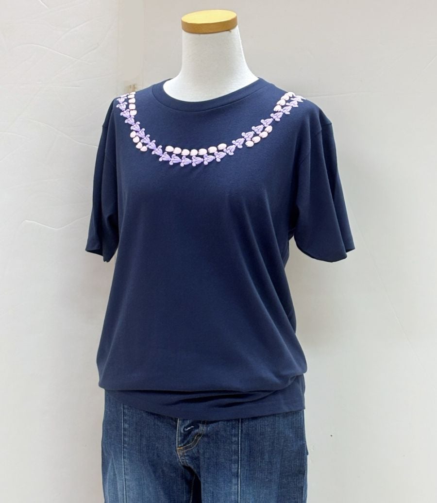 Lei Pua Kalaunuレイ プア カラウヌ Tシャツ 半袖      ［ネイビー］