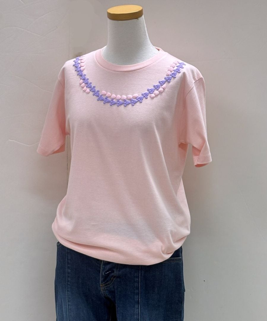 Lei Pua Kalaunuレイ プア カラウヌ Tシャツ 半袖      ［ピンク］
