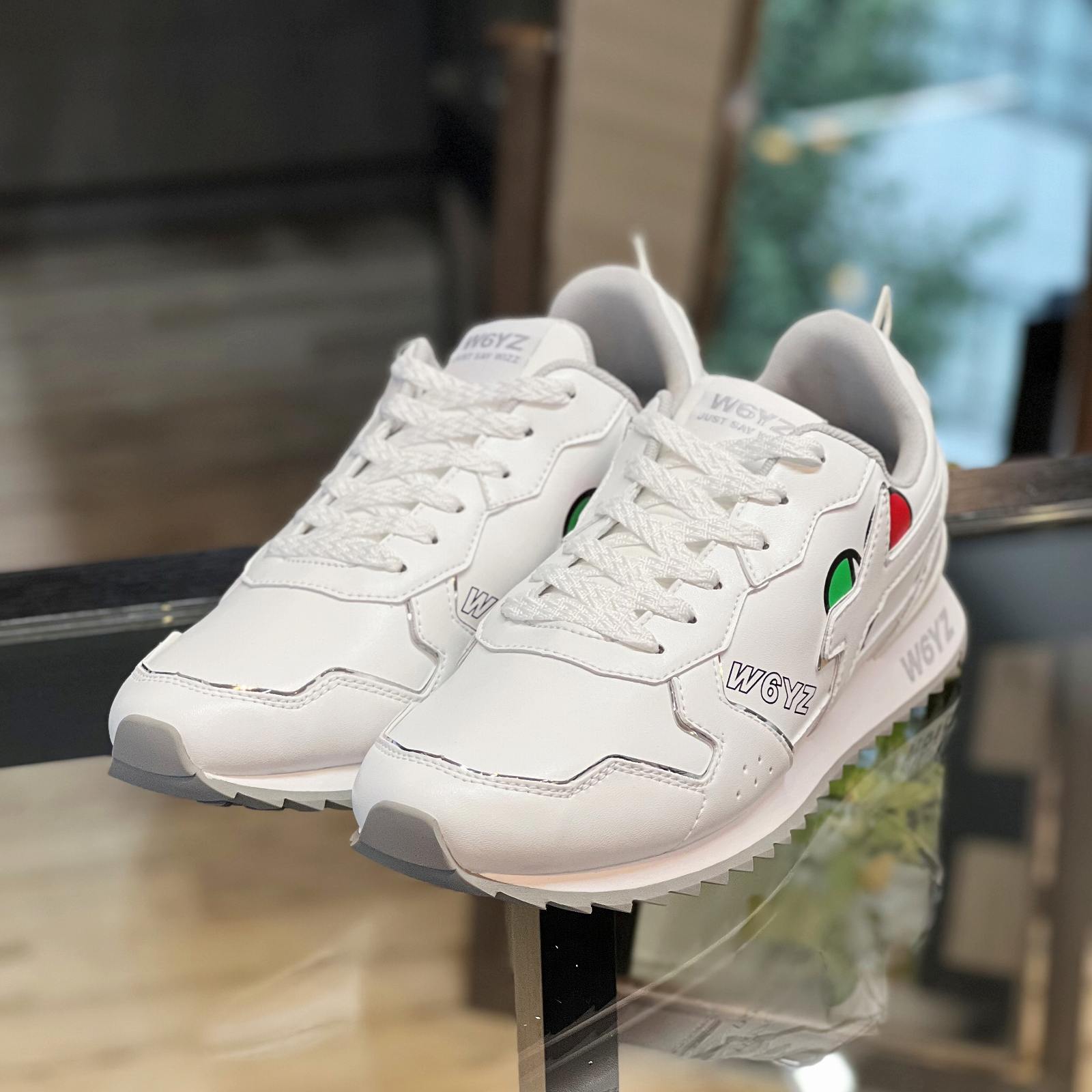 新品★定価40700円■W6YZ■日本限定 LOVE COLLECTION■白 定価40700円□W6YZ□日本限定別注モデル スニーカー LOVE 白x黄