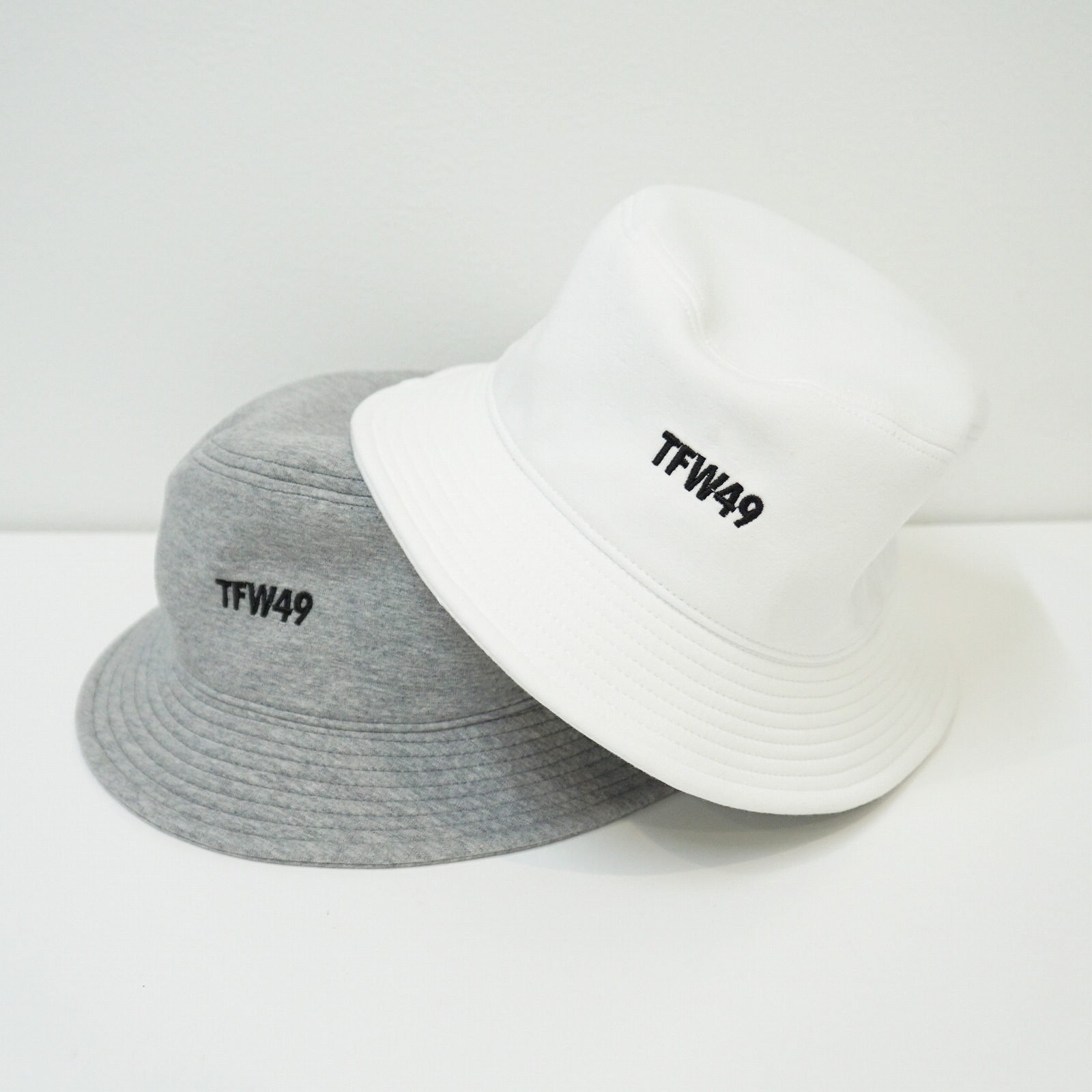 TFW49(ティーエフダブリューフォーティーナイン) =BUCKET HAT GRAY  