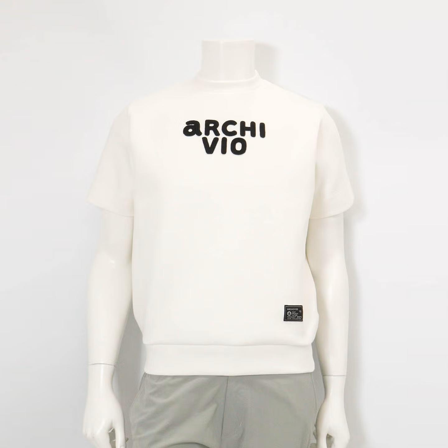 ARCHIVIO(アルチビオ)ロゴ刺繍ダンボールプルオーバー/ホワイト(090